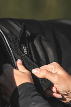 Hot backontrack Back on Track Obsidian Utedekken med avtakbart halsstykke, 300g Black