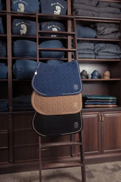 Online eskadron Heritage AW24 Velour Emblem Allroundsjabrak Almond