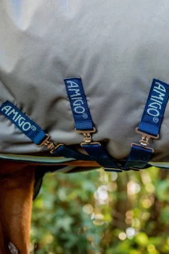 Online horseware Amigo Bravo 12 Plus utedekken med avtakbar hals, 400g Shadow/Navy&BlueHaze