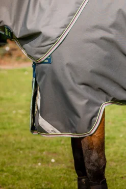 New horseware Amigo Bravo 12 Plus utedekken, 250g Shadow/Navy&Lime