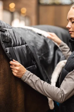 horze Quebec liner til walkerdekken, 150 gram CaviarBlack