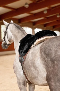 horze ridematte i sauefell Black