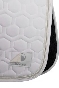 Hot horze Urban Vitality sprangsjabrak til stevne SnowWhite