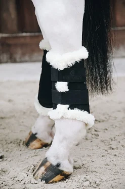 Hot kentucky Horsewear Turnout AIR bakbeinsbelegg Black